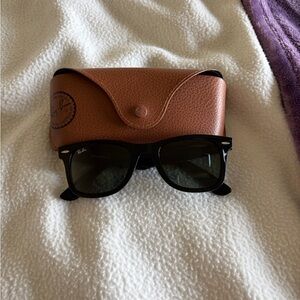 Ray-Ban Black Sunglasses with Brown Case